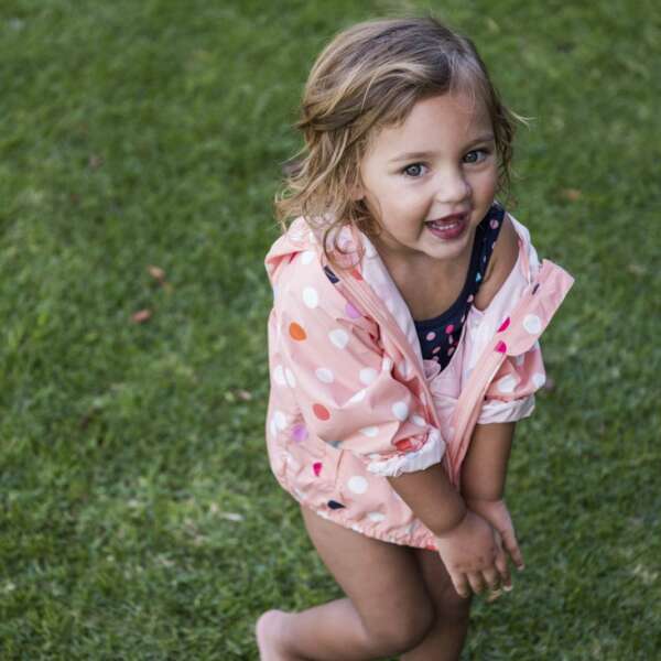 Dievčenská bodkovaná UV bunda odolná voči vetru Reima Vandmand powder | Welcomebaby.sk