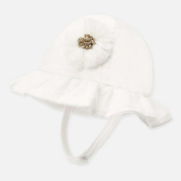 Sviatočný bavlnený klobúčik s kvetom zo sieťoviny Mayoral biely