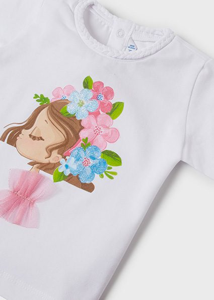 Tričko s dlhým rukávom a potlačou dievčatka s kvetmi vo vlasoch Mayoral biele | Welcomebaby.sk